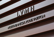 Продажи часов группы LVMH упали на 24 процента