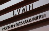 Продажи группы LVMH за третий квартал снизились на треть