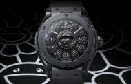 Hublot представила модель Classic Fusion Takashi Murakami All Black