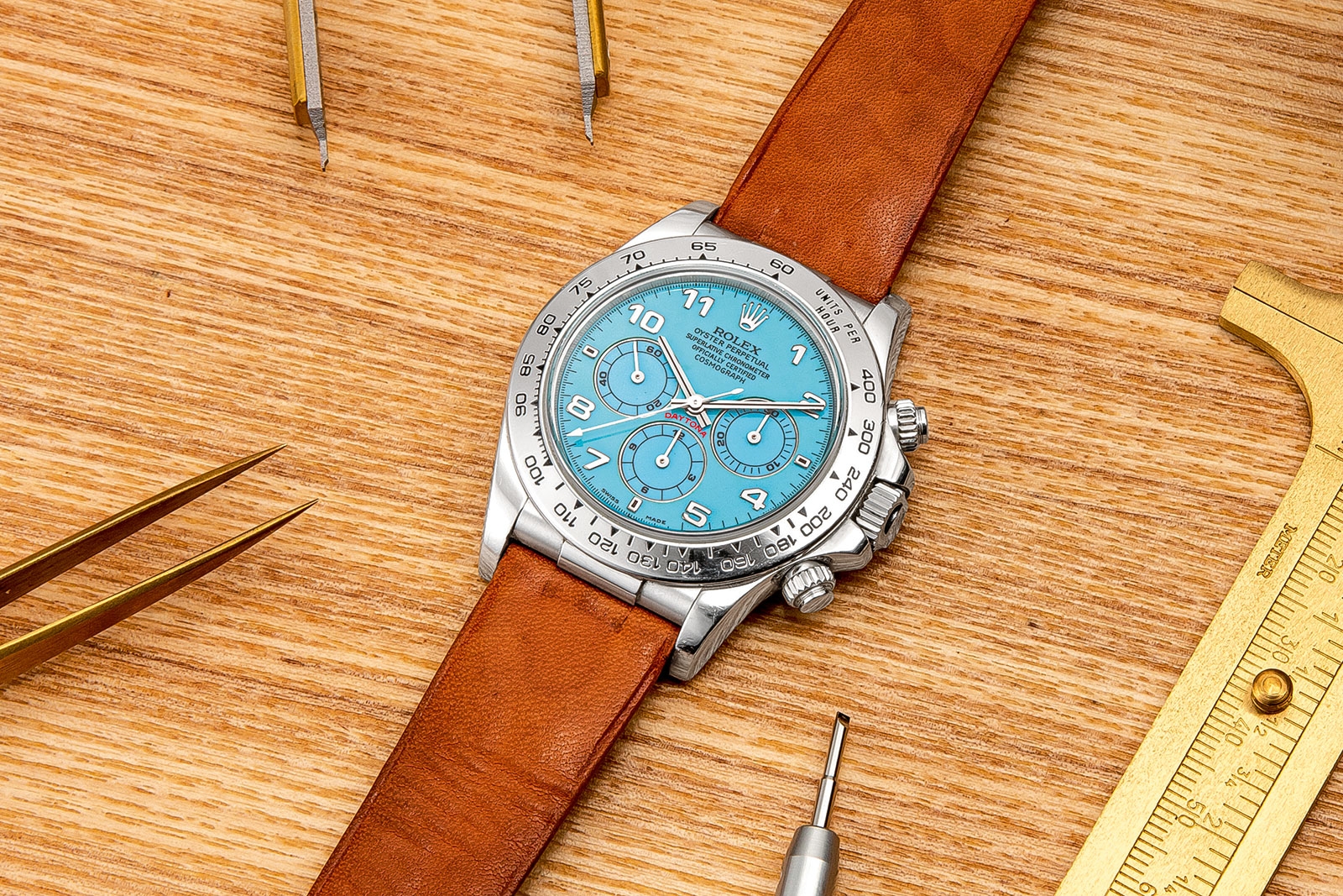 Часы Rolex Daytona в платиновом корпусе и циферблатом из бирюзы