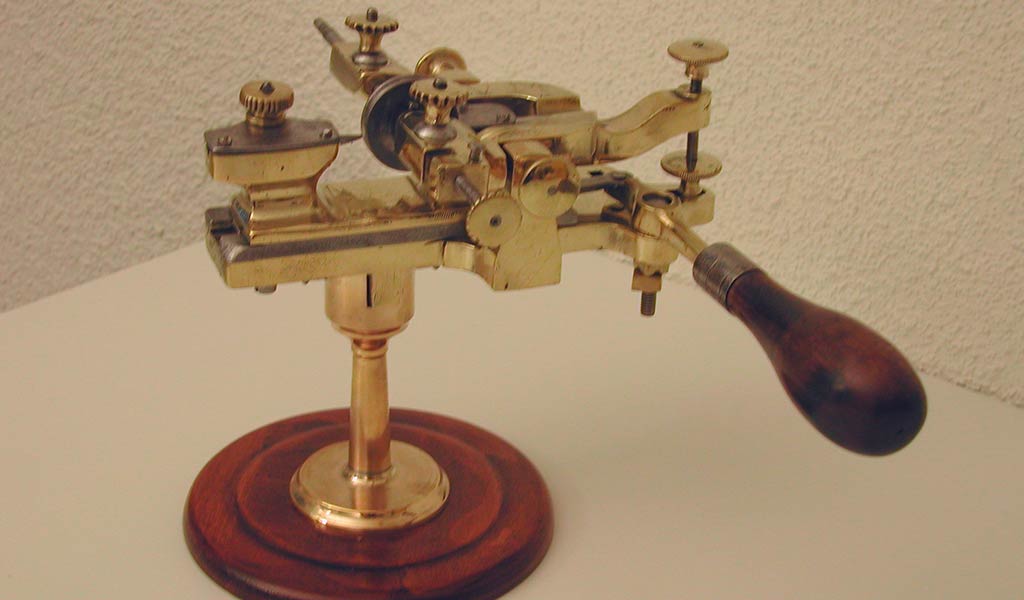 Старинный инструмент использованный для изготовления часов American 1921 Piece unique