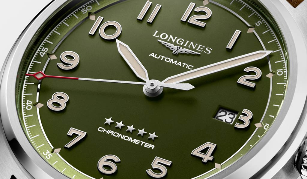 Часы Longines Spirit пополнились новинкой с зеленым циферблатом