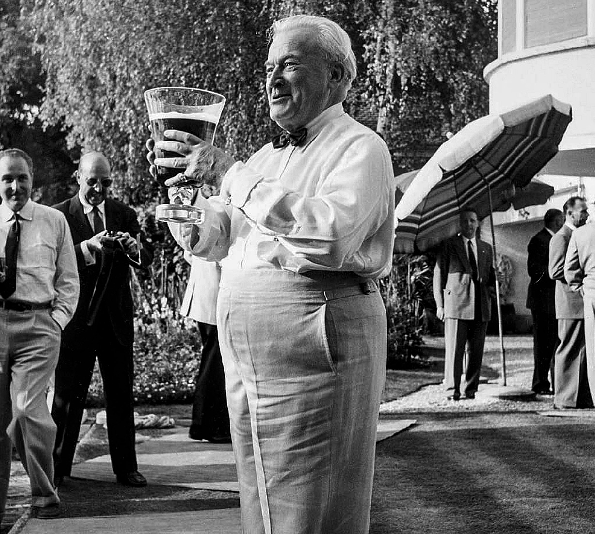 Снимок предположительно сделан в 1956 году на праздновании 75-летия Ганса Вильсдорфа