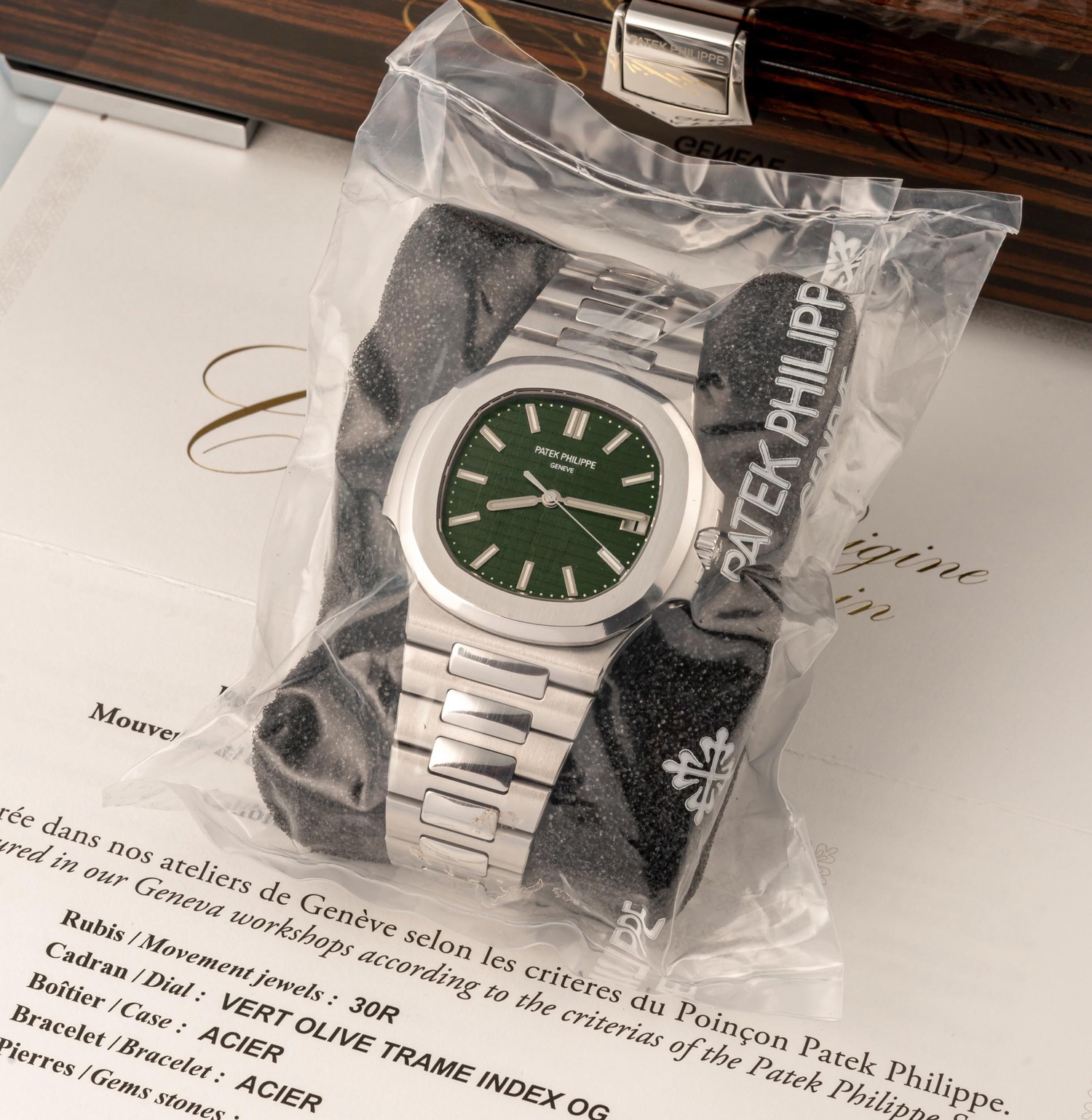 Часы Patek Philippe Nautilus 5711 Green Dial