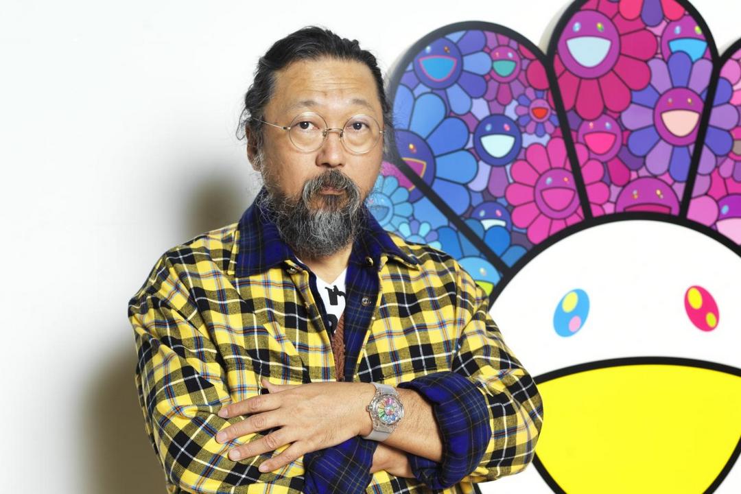 Такаси Мураками в часах Hublot Classic Fusion Takashi Murakami Sapphire Rainbow