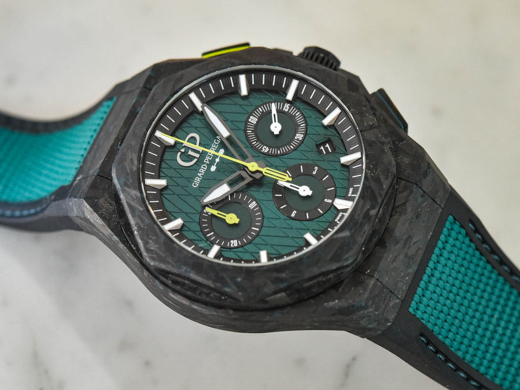 Часы Girard-Perregaux Laureato Absolute Chronograph Aston Martin F1 Edition