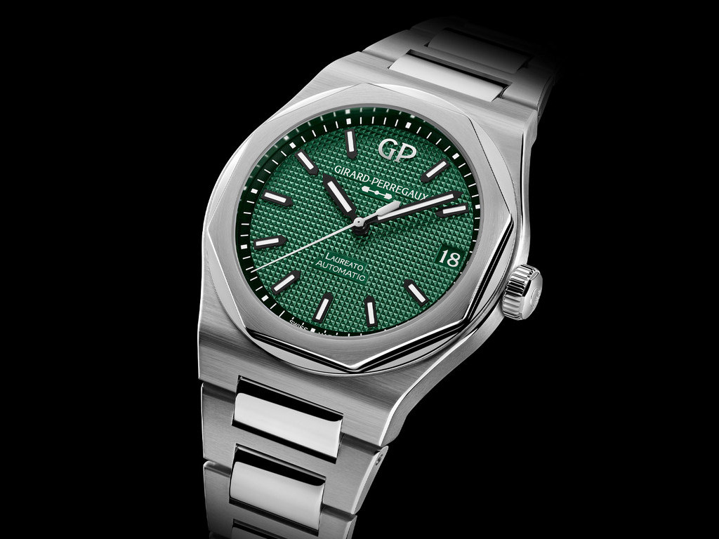 Часы Girard-Perregaux Laureato 42mm Green
