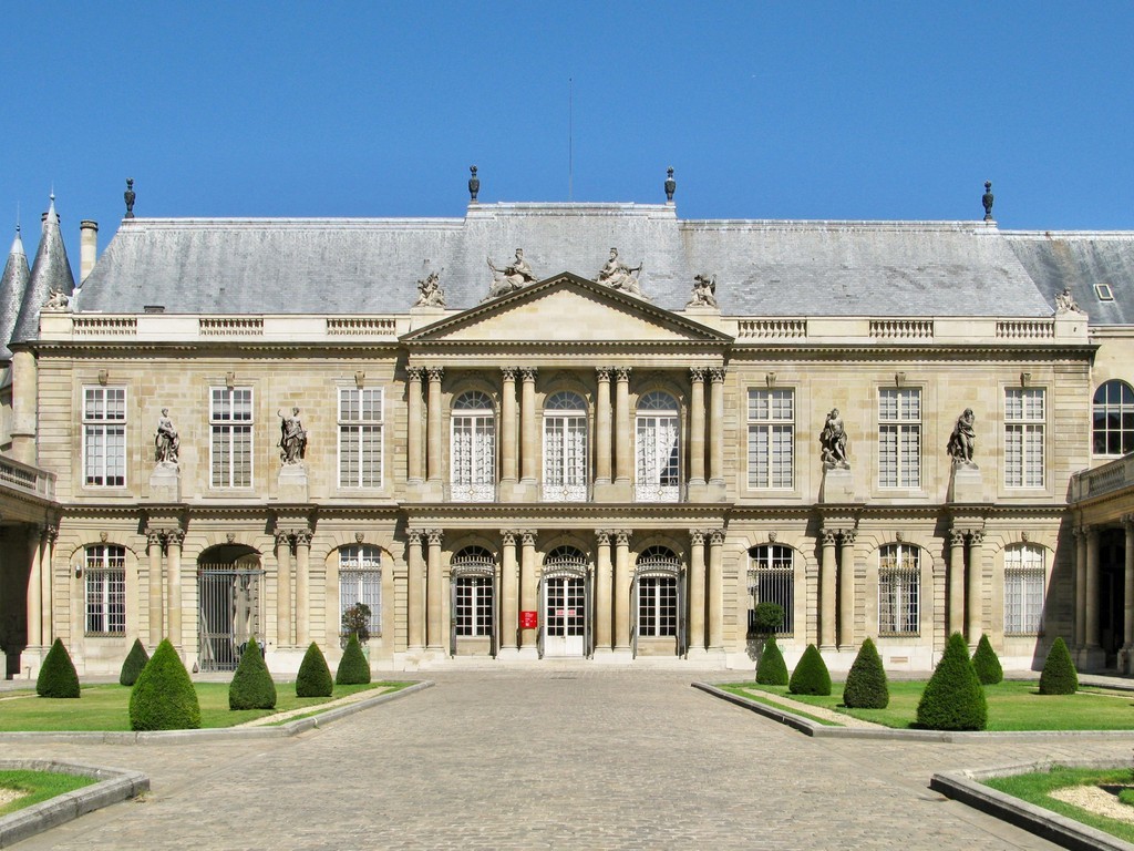 Историческая штаб-квартира Национального архива в Париже